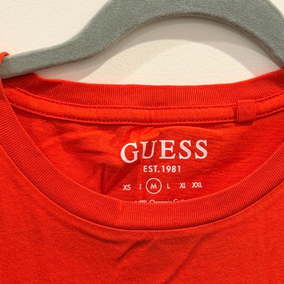 Guess Men's Red T-Shirt - Picture 2 of 4